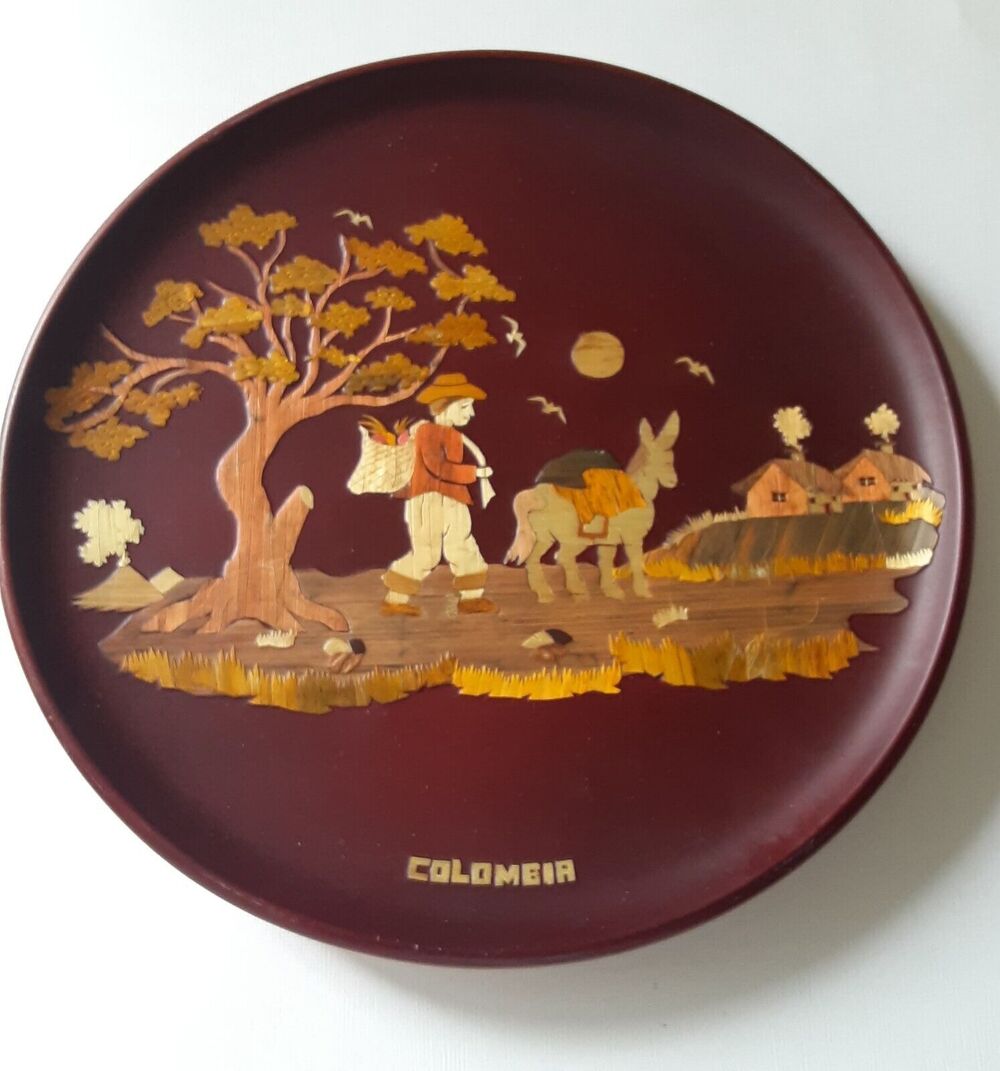 Vintage Columbian Wood applique Wall Plate Beautiful Versatile